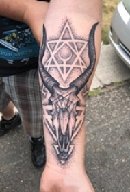 山羊头纹身撒旦 男生手臂上羊头纹身图案缩略频道推荐图