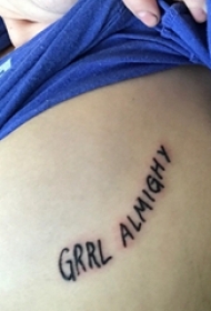 花体英文纹身 男生侧肋上花体英文纹身图片