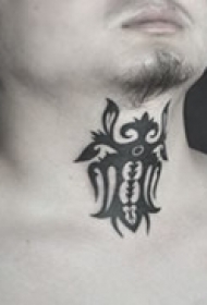 男士颈前图腾图纹