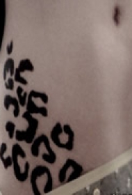 时尚精美腰部纹身