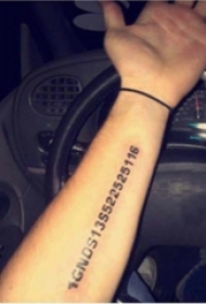 纹身数字字体 男生手臂上黑色的数字纹身图片