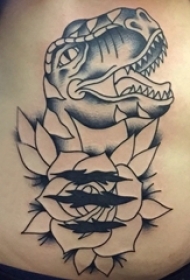 花朵纹身 女生背部花朵纹身图案