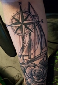 纹身指南针 男生手臂上花朵纹身指南针图片
