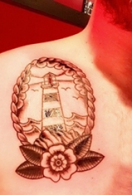 纹身灯塔 男生肩部黑灰纹身灯塔图案