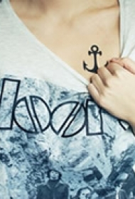 气质唯美胸部纹身