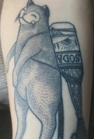 猫咪纹身简单 女生手臂上黑色的猫咪纹身图片