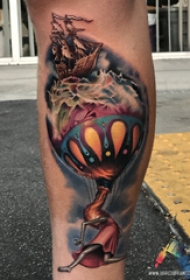 小腿对称纹身 男生小腿上帆船和热气球纹身图片