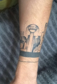 欧美手腕纹身 男生手腕上黑色的建筑物纹身图片