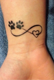 女生纹身手腕 女生手腕上爪印和符号纹身图片