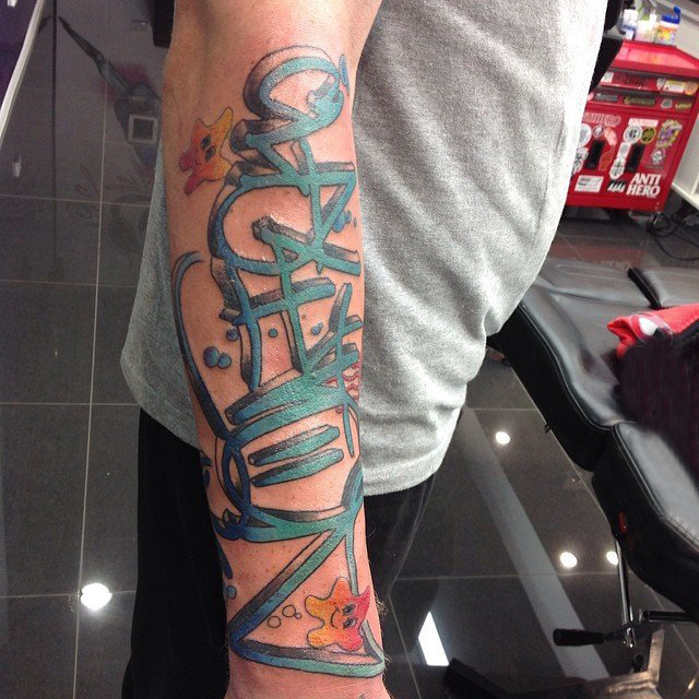 欧美涂鸦纹身 炫酷十足的彩绘英文涂鸦纹身图案