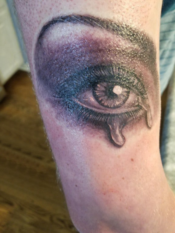 手臂纹身图片 男生手臂上黑色的眼睛纹身图片