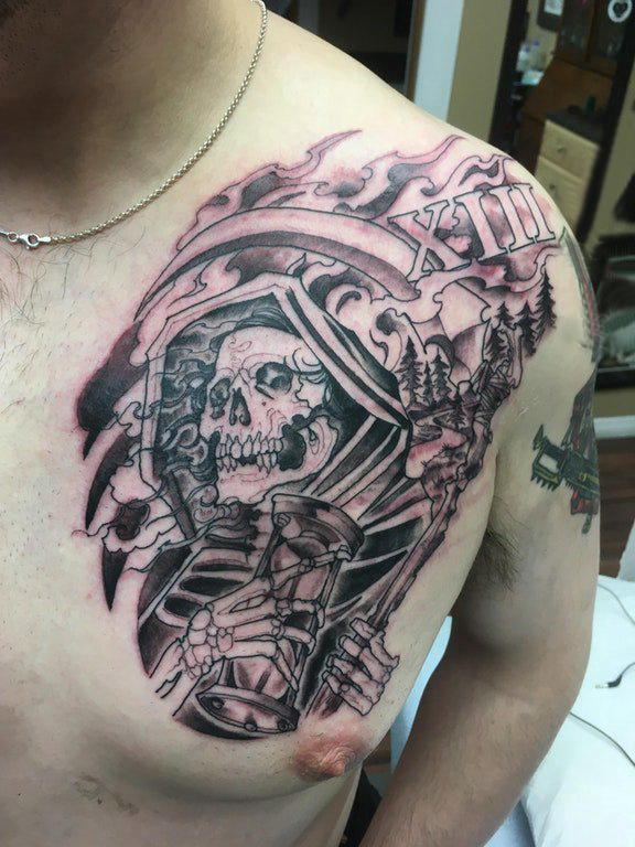 骷髅头纹身 男生胸部骷髅头纹身图片