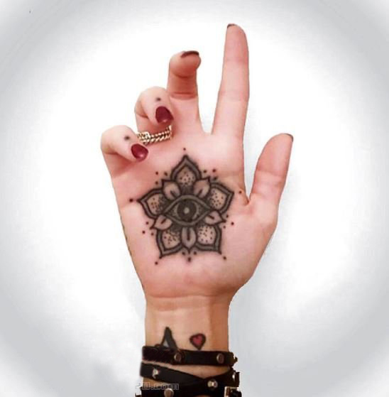 手掌小纹身 多款简单线条纹身素描手掌小纹身图案