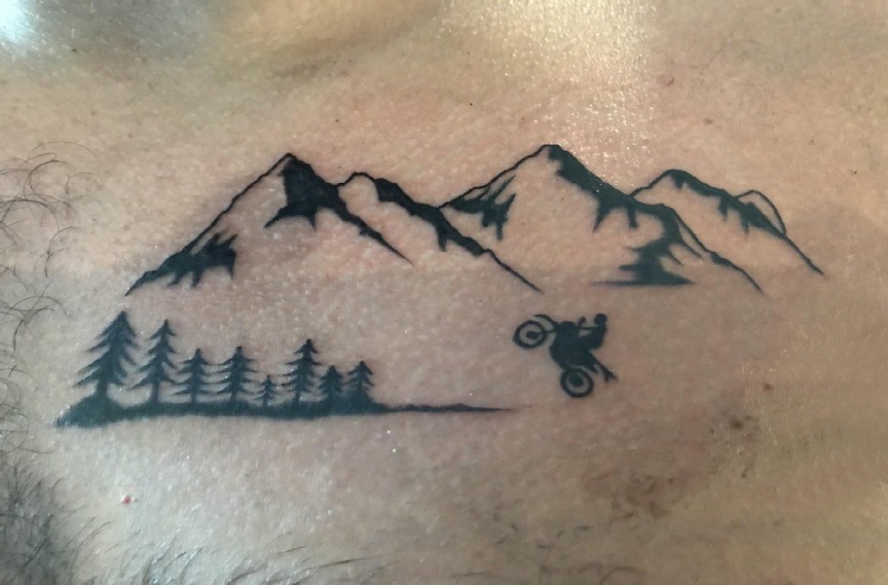 小山峰纹身 男生锁骨下小山峰纹身图片