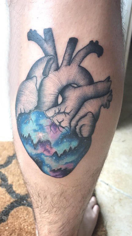 小腿对称纹身 男生小腿上星空和心脏纹身图片