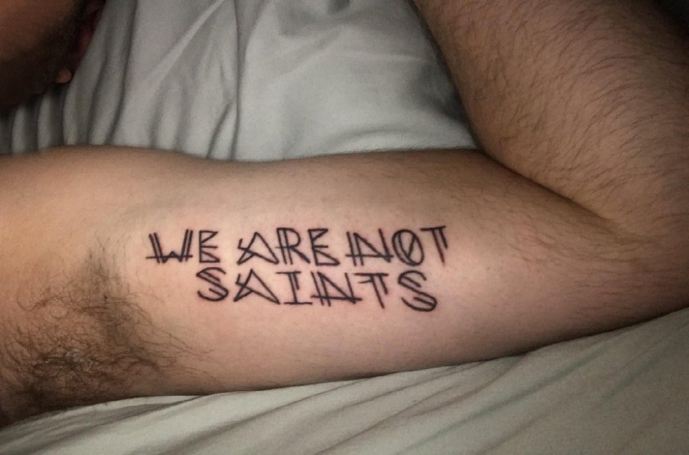 花体英文纹身 男生手臂上英文短句纹身图片