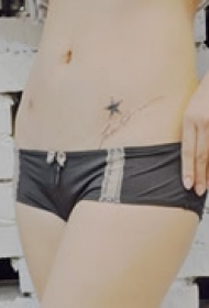 美女腹部创意英文纹身图案