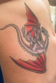 飞龙纹身 女生腰部飞龙纹身图片