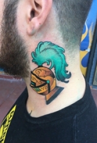 武士头盔纹身 男生颈部彩色的头盔纹身图片