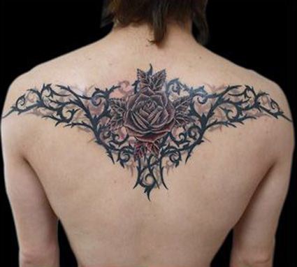 图腾艺术背部纹身