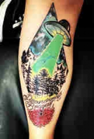 彩绘纹身 女生小腿上彩色纹身图片