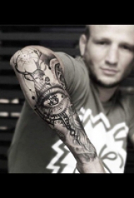 眼睛纹身 男生手臂上素描纹身眼睛纹身图片