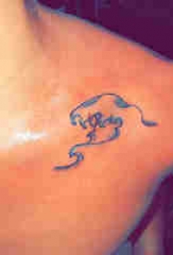 极简线条纹身 男生锁骨下极简线条纹身图片