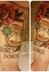 文艺花朵纹身 男生手臂上沙漏纹身图片缩略频道推荐图