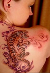 经典猛虎肩部纹身