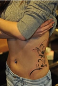 性感花边腰部纹身