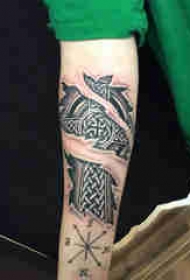 简单十字架纹身 多款极简线条纹身十字架纹身图案