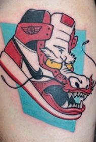 球鞋纹身 男生小腿上几何和鞋子纹身图片