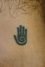 脚踝骨纹身 男生脚踝上黑色的手掌纹身图片