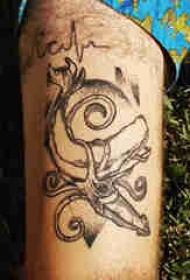 欧美小腿纹身 男生小腿上鱿鱼和鲸鱼纹身图片
