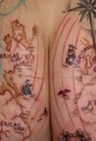 精美对称臀部纹身