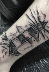 欧美小腿纹身 男生小腿上黑色的灯塔纹身图片