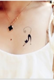 简美喵咪胸部纹身