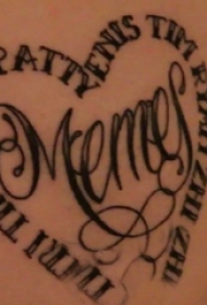 花体英文纹身 女生腰部花体英文纹身图片