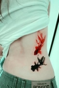 精美动物腰部纹身