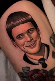 人物肖像纹身 女生大腿上彩色的卡通人物肖像纹身图片