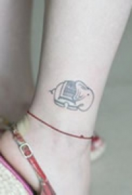 可爱小象腿部纹身