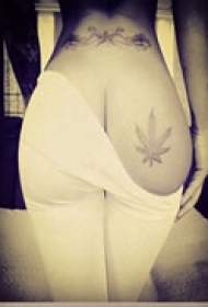 精美花儿靓丽纹身