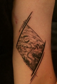 手臂纹身素材 女生手臂上菱形和风景纹身图片