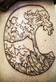 纹身浪花  男生小腿上黑色的浪花纹身图片