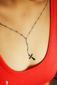 创意项链胸部纹身