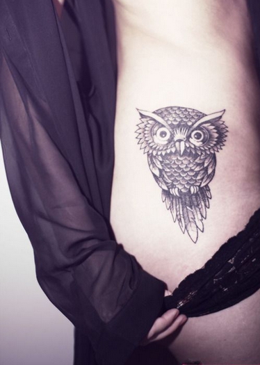 文艺小猫腰部纹身