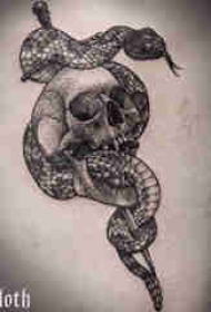 纹身大腿男 男生大腿上蛇和骷髅纹身图片