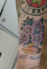 文艺花朵纹身 男生手臂上彩色花朵纹身图案