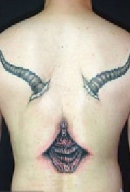 个性创意背部纹身