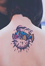 艺术气质颈部纹身